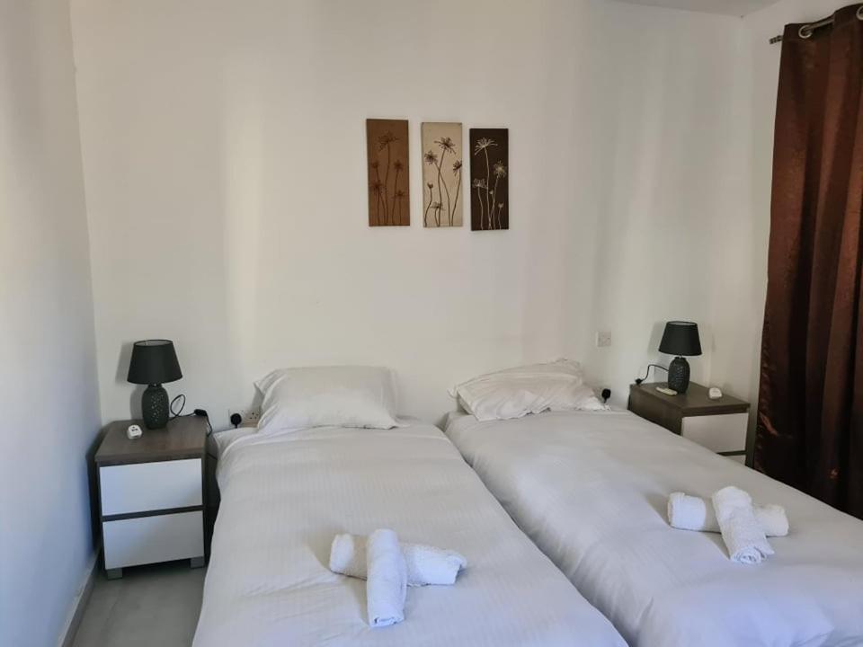 St Julians Central 2 Bedroom Apartment Saint Julian's Екстер'єр фото
