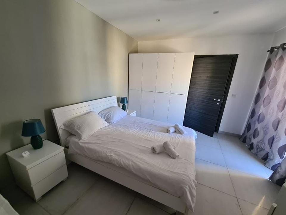 St Julians Central 2 Bedroom Apartment Saint Julian's Екстер'єр фото