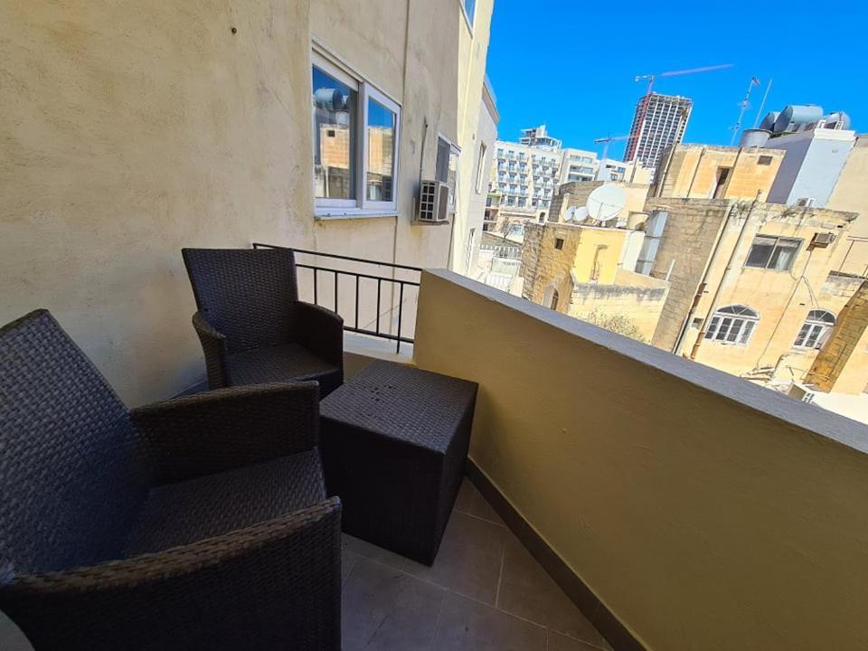St Julians Central 2 Bedroom Apartment Saint Julian's Екстер'єр фото