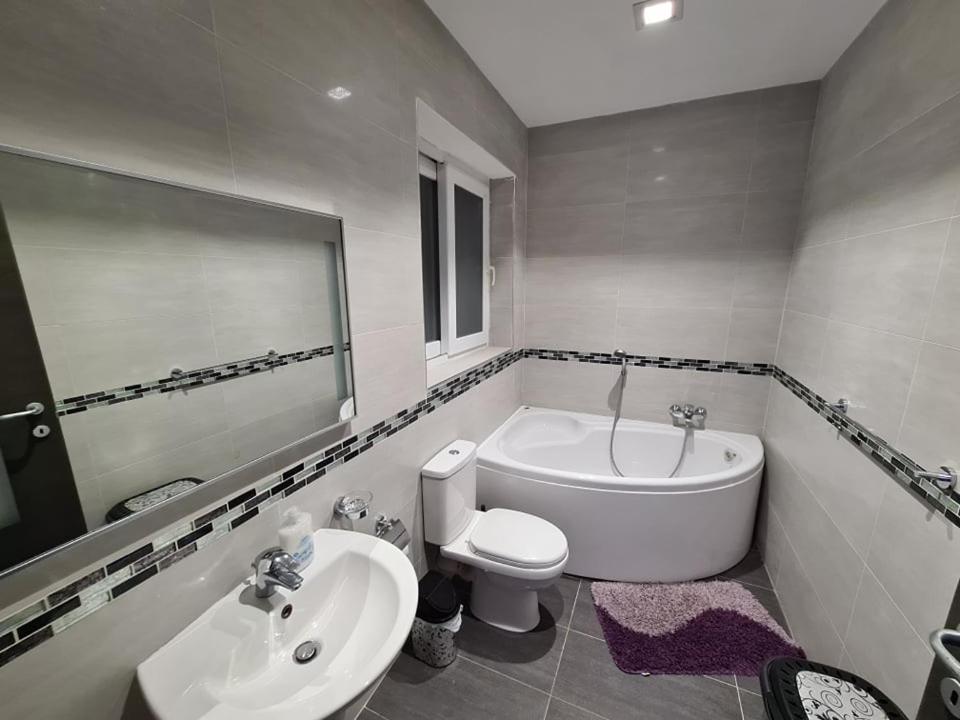St Julians Central 2 Bedroom Apartment Saint Julian's Екстер'єр фото