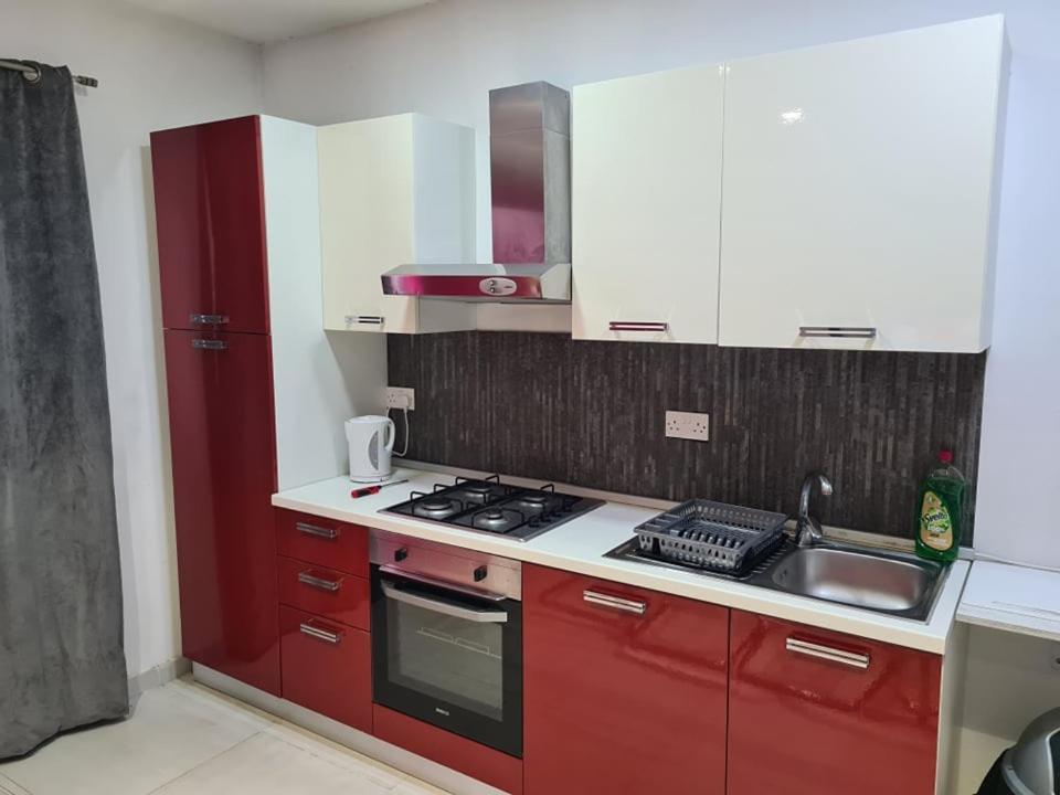 St Julians Central 2 Bedroom Apartment Saint Julian's Екстер'єр фото