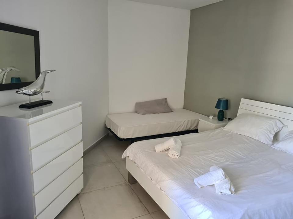 St Julians Central 2 Bedroom Apartment Saint Julian's Екстер'єр фото